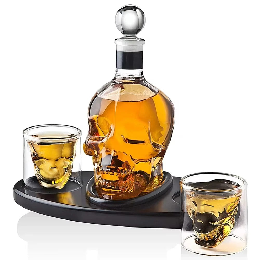 Set de Calavera – Botella y Vasos para Licores con Estilo Oscuro