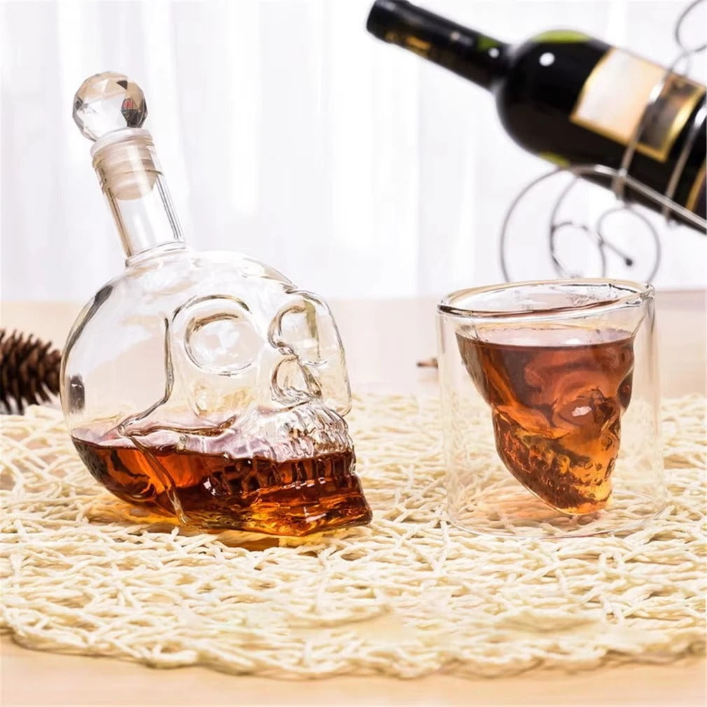 Set de Calavera – Botella y Vasos para Licores con Estilo Oscuro