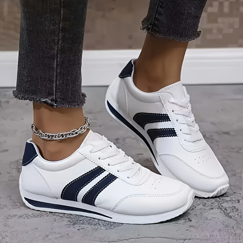 Zapatillas Deportivas Blancas con Detalles Azul Marino