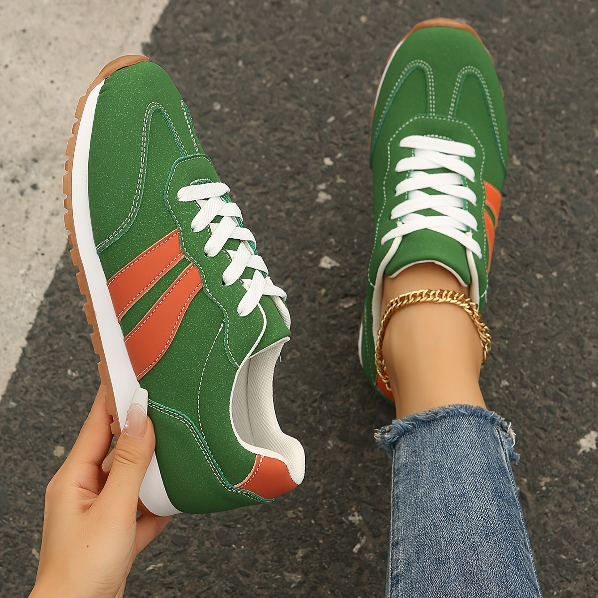 Zapatillas Urbanas Retro Verde con Detalles en Naranja